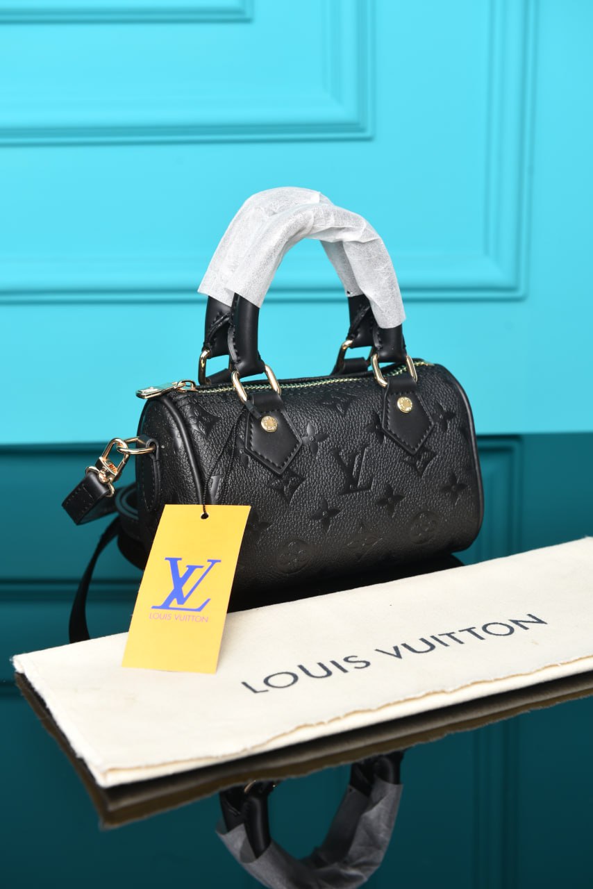 LOUIS VUITTON - Nano Speedy
16 × 10 × 7.5 cm