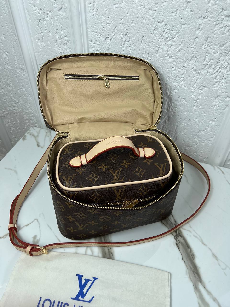 Louis vuitton -Makigiaz monogram