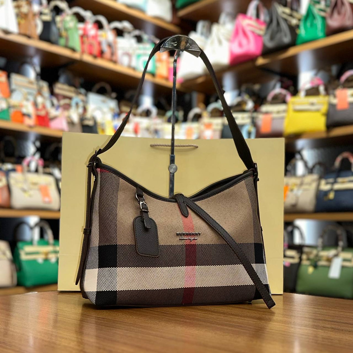 BURBERRY CARRYALL BAG SİZE = 34✖️24 CM