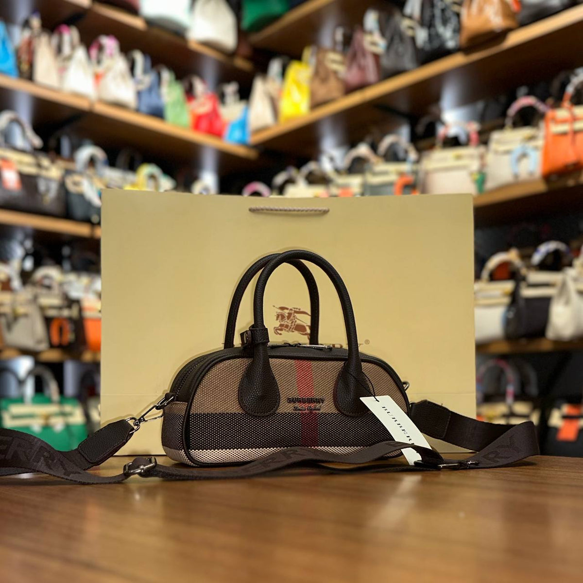 BURBERRY CARRYALL BAG SİZE = 34✖️24 CM