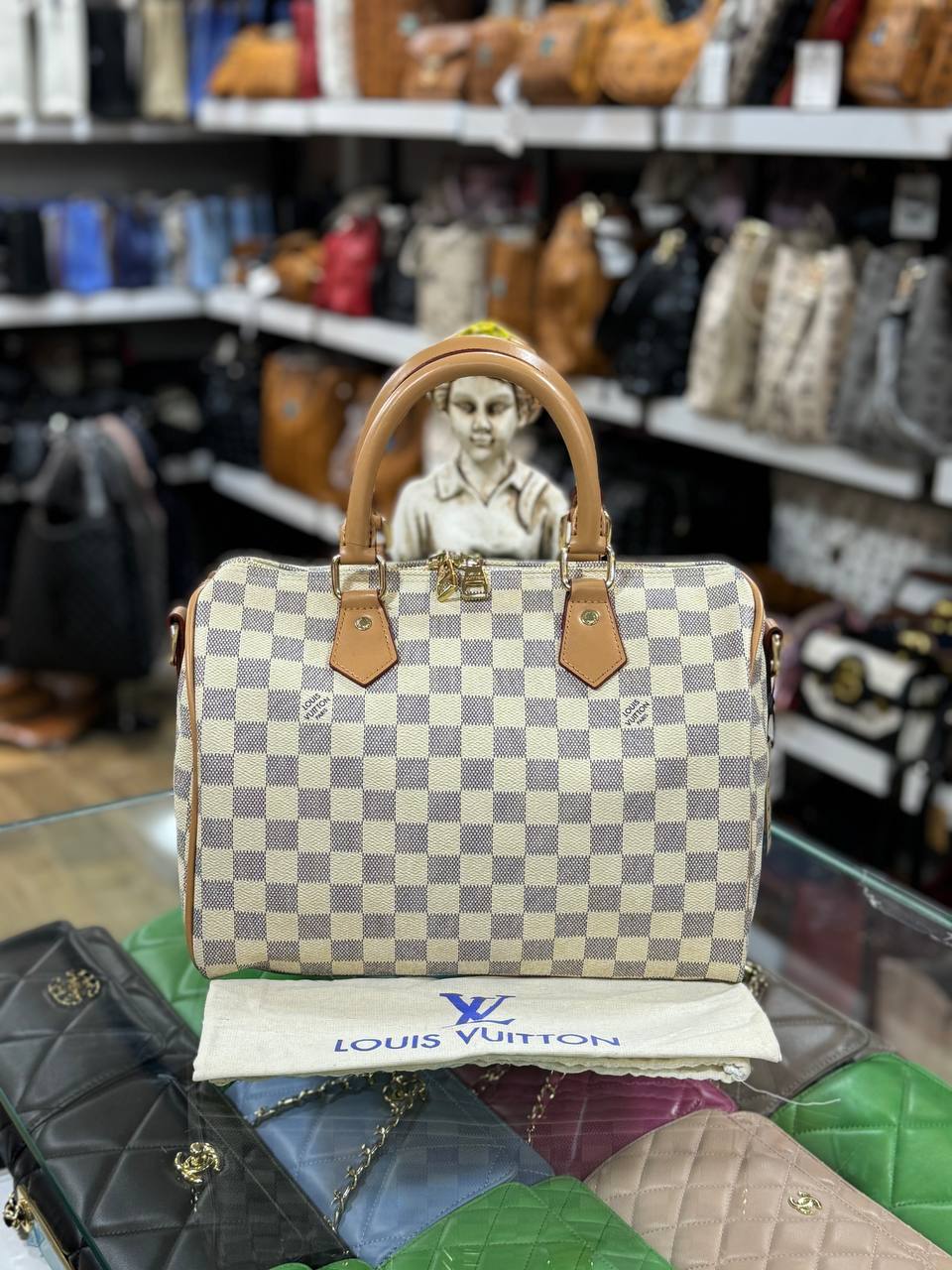 Louis Vuitton speedy dam- beige size 30cm