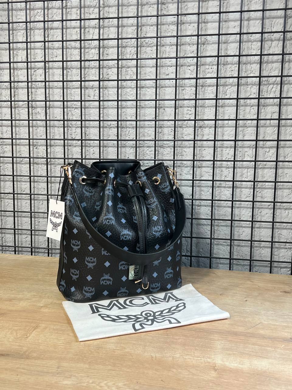 Mcm neo neo black size 28x25