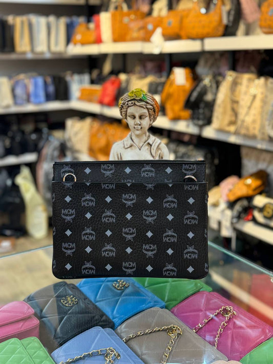 Mcm cross body black size 28x21