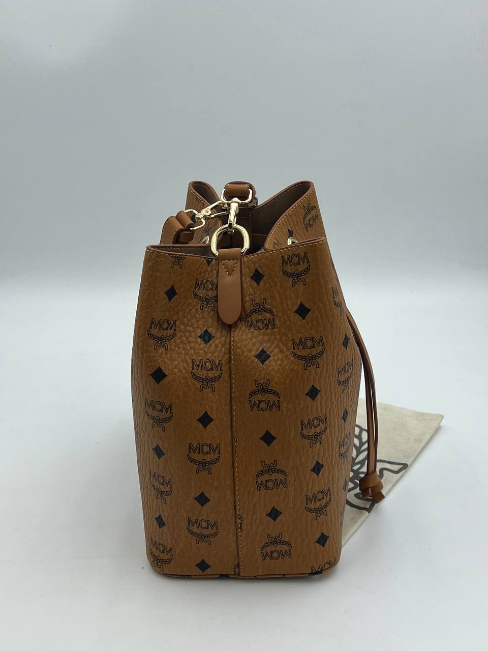 Mcm NeoNeo size :25x27