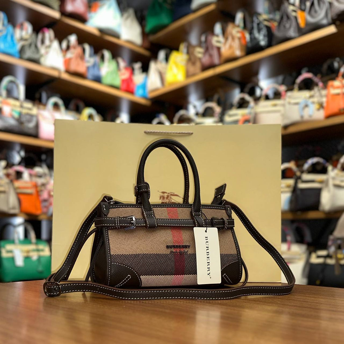 BURBERRY BONNİE MEDİUM HANDBAG KOD = 526  SİZE  = 25,5✖️15 CM