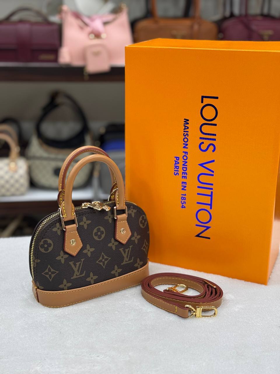 Louis Vuitton Nano Alma monogram 20x13cm