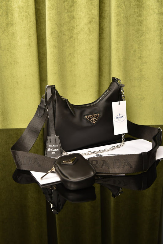 Prada Nylon bag size:18x22x6.5cm