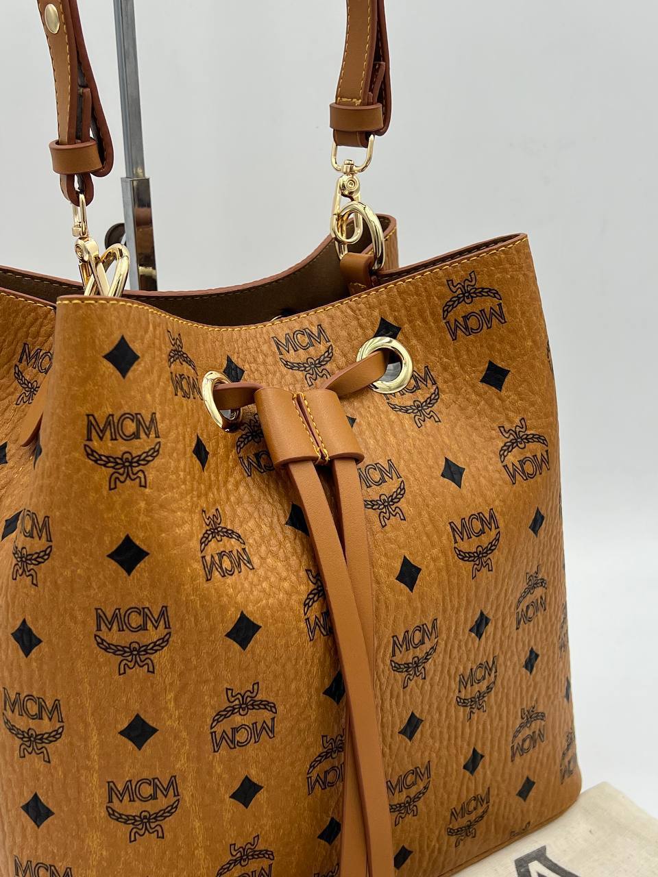 Mcm NeoNeo size :25x27