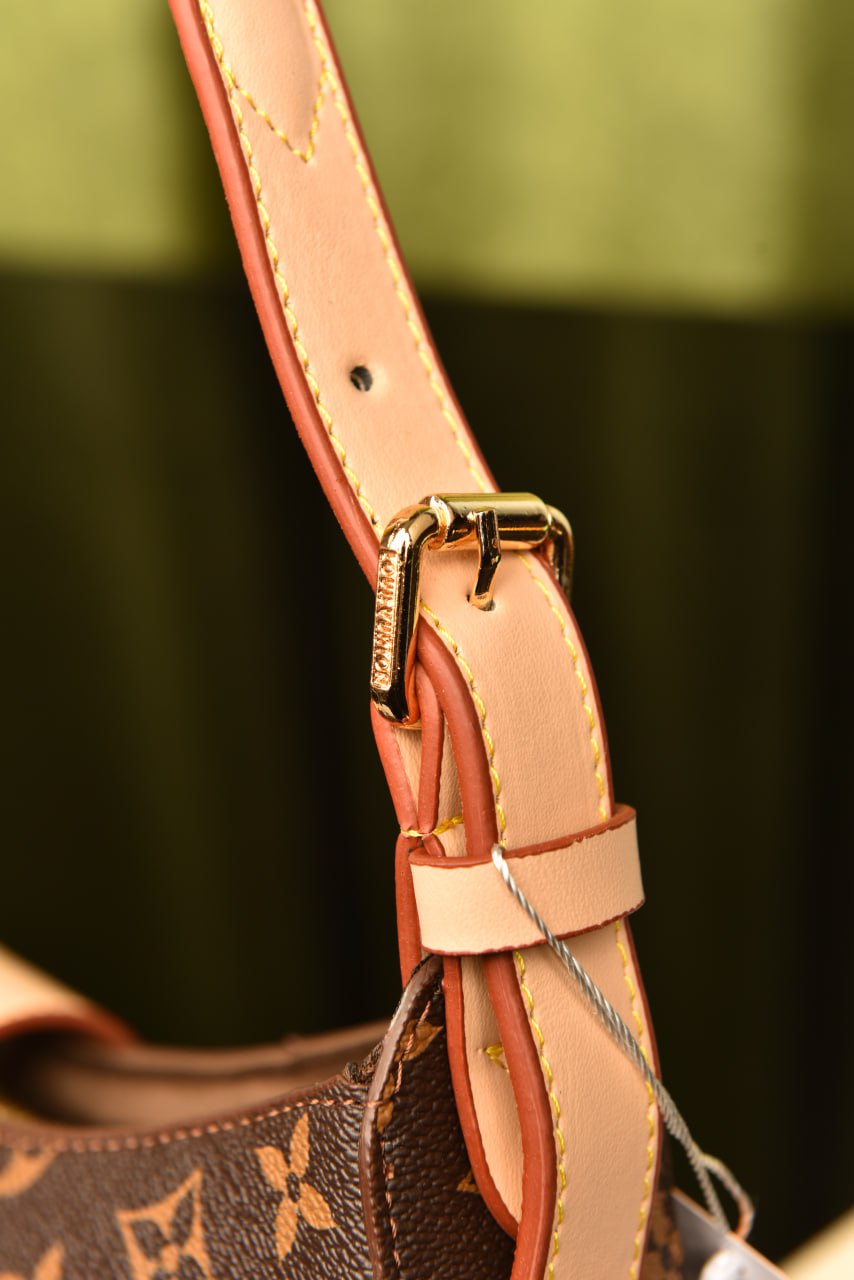 Louis Vuitton low key size:26x18x7