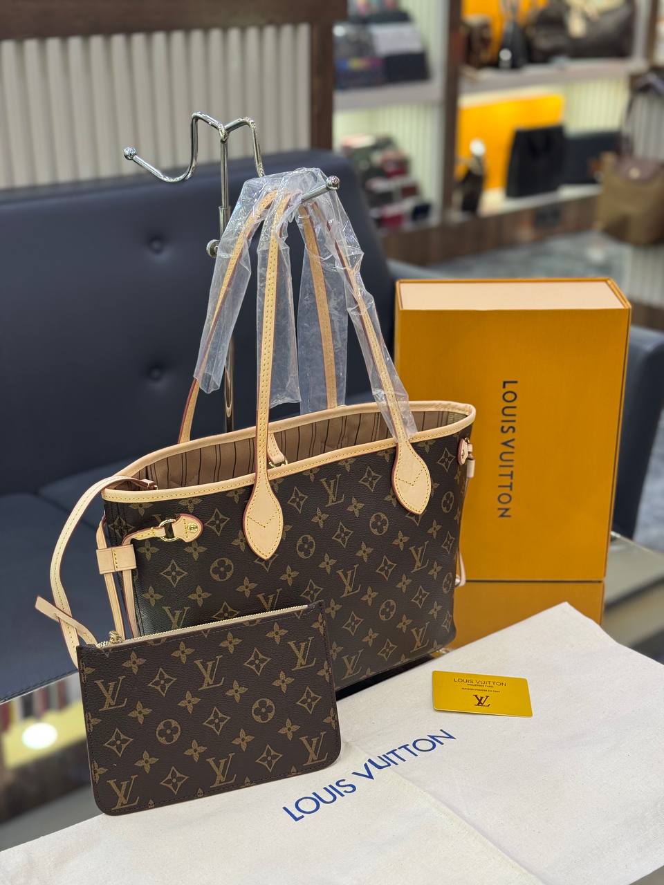 Louis Vuitton Neverfull leader