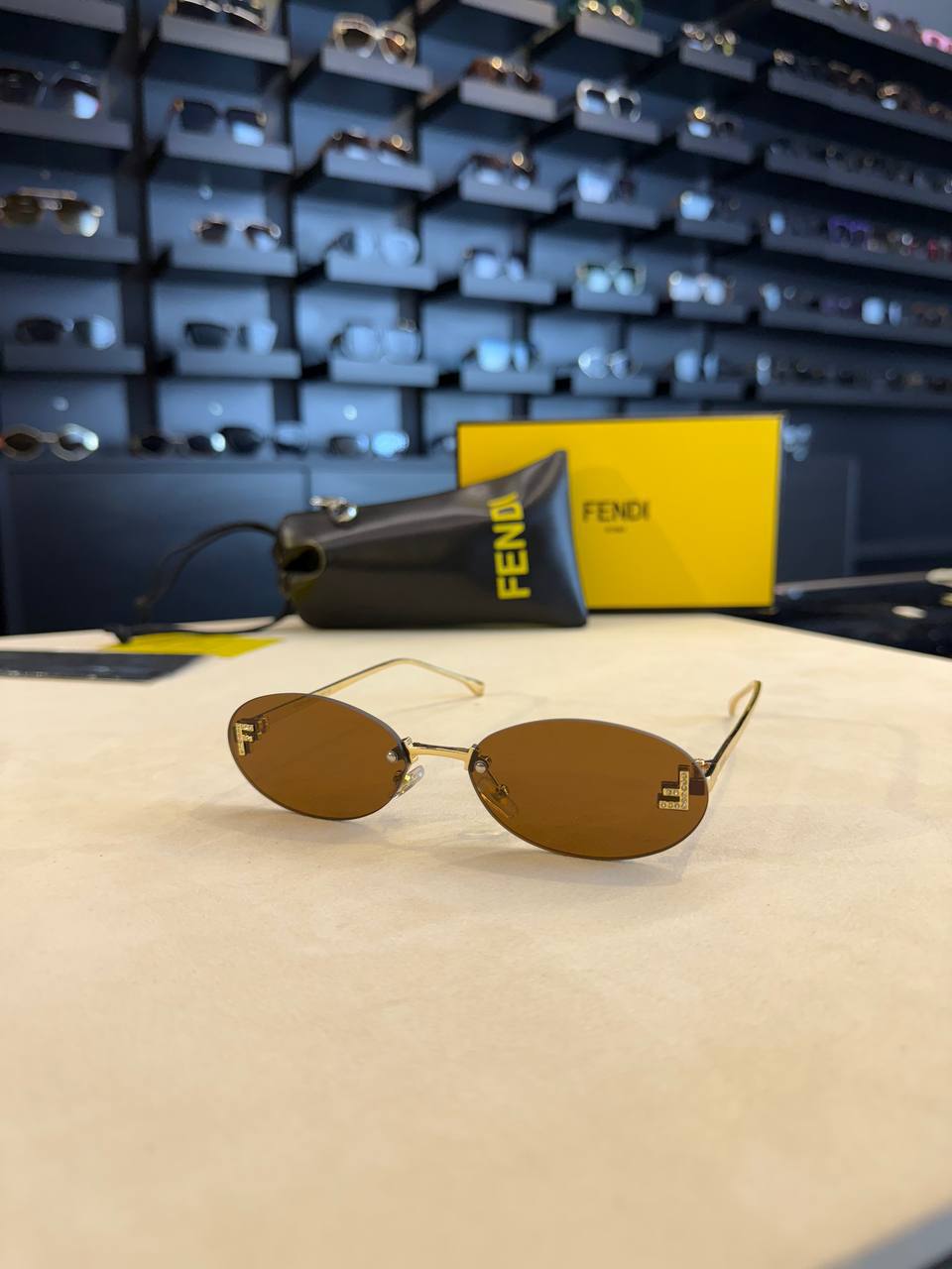 Fendi στρογγυλό καφέ