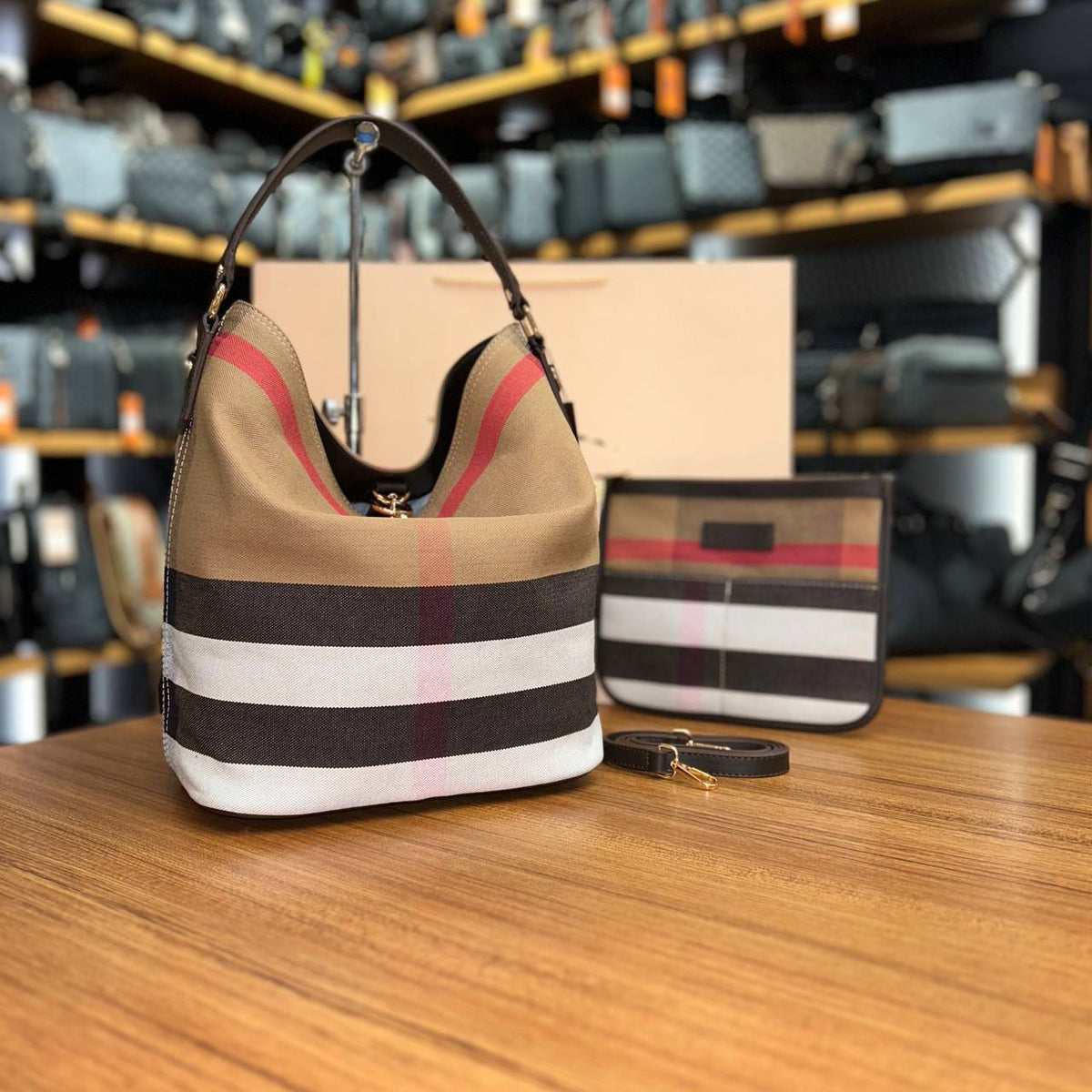 BURBERRY Ashby hobo size:38x30