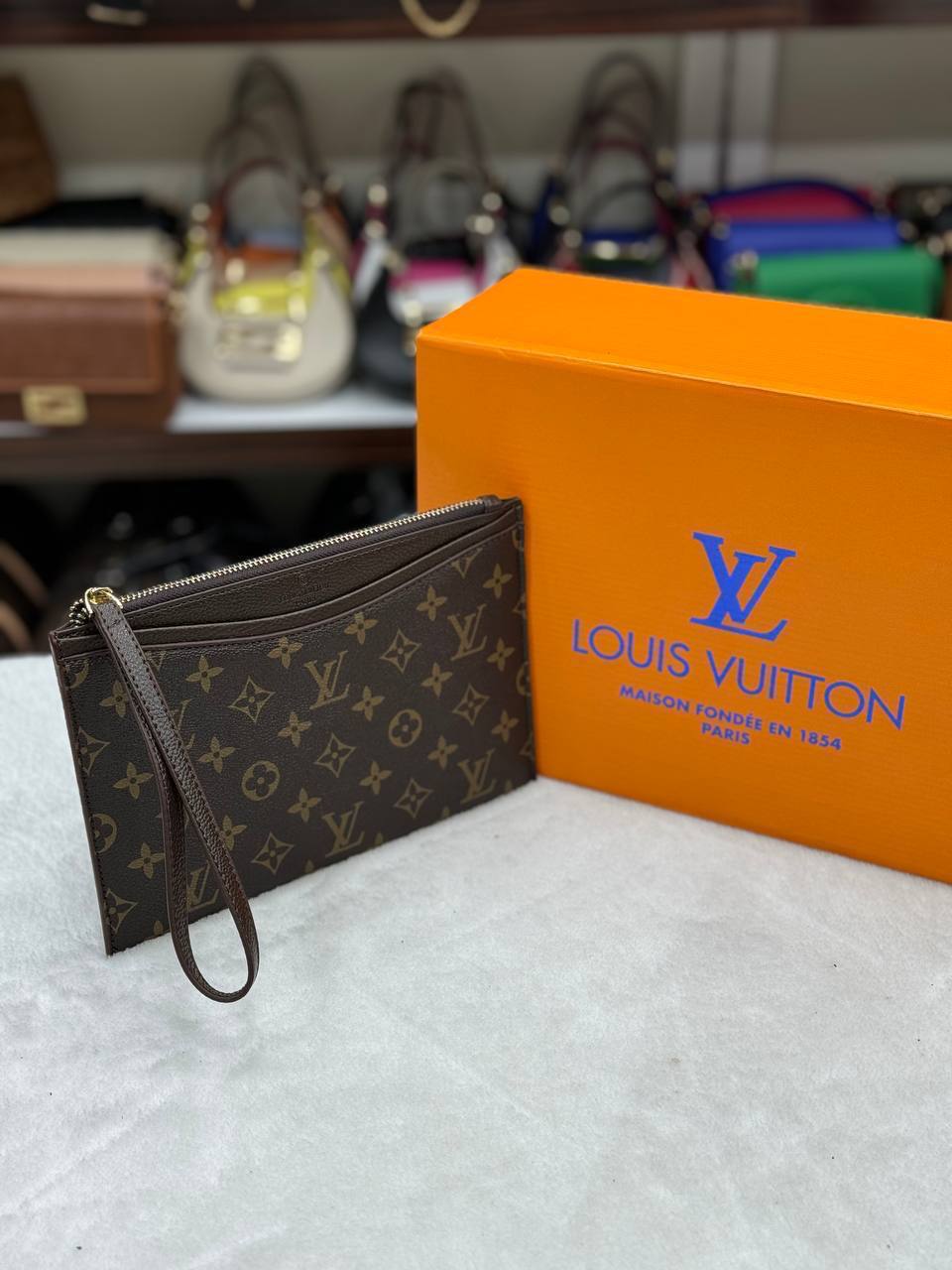 Louis Vuitton φάκελος καφέ σκούρο